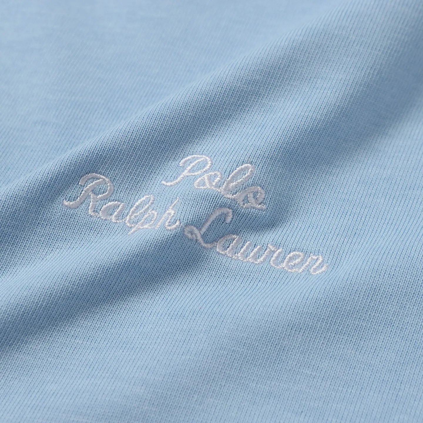 P126 Style number: 506 Ralph Lauren/Ralph Lauren 25ss summer new round-neck T-shirt with English letter embroidery. The main logo on the neck has a QR code mark, which can be scanned for verification. The detailed English letter logo embroidery is all high-density and made with imported Tajima machines, which distinguishes low-quality products on the market. 32 counts, 240g hydrophilic toner, 100% cotton fabric, comfortable and soft, highly breathable, focusing on high-end cost-effectiveness, needless to say good quality. Available in a variety of colors, both boys and girls can try this genderless style, giving them a yuppie tone in no time. Immerse yourself in your leisurely style, and have your own style in retro. Natural, vivid and very French romantic feelings, perfectly integrating youthful atmosphere and trend. Color: black, white, green, sky blue Size: S-xL S Shoulder width 44 Bust 104 Sleeve length 23 Clothing length 72 M Shoulder width 45 Bust 108 Sleeve length 24 Clothing length 74 L Shoulder width 46 Bust 112 Sleeve length 25 Clothing length 76 xL Shoulder width 47 Bust 116 Sleeve length 26 Clothing length 78